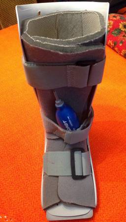 AIRCAST BRACE/WALKING BOOT LADIES SIZE SMALL 6-7 GRAY