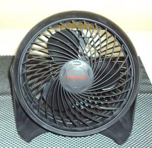 Honeywell 8" Tabletop Air Circulator Fan (HT-900C)