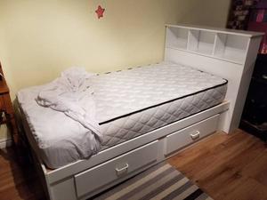 Bed with mattress. Like NEW. Ideal condition