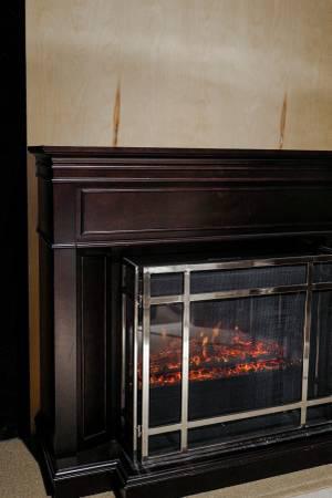 ELECTIC FIREPLACE WITH MANTEL
