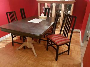 Beautiful Large Dining Table with 4 chairs