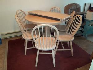 Blonde Wood Round Kitchen Table Set with Leaf & 6 Chairs