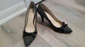 Brand New Beautiful Grey Anne Klein Pumps size 8 with bow