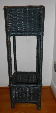GREEN WOVEN BASKET STAND