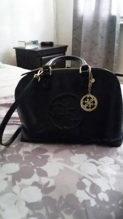 GUESS Purse with shoulder strap and handles. Black