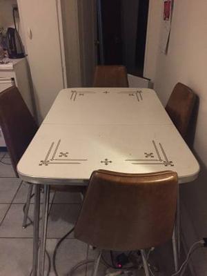 Retro/Vintage Kitchen Table + 4 Chairs + Leaf
