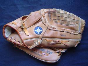 Spalding Supreme X inch LH Softball Glove goes on left
