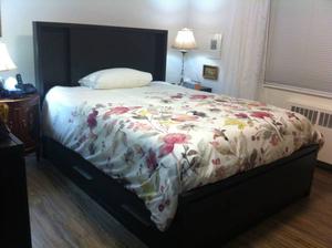 Queen bed - excellent condition