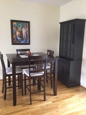 Table/4chairs/china cabinet/hutch
