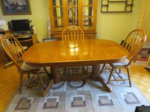 SOLID OAK DINING ROOM TABLE & 6 CHAIRS