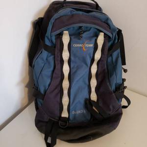 35 Liter Backpack with Rain Cover, Cerro Torre, good