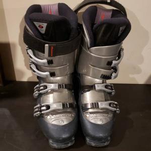 Nordica DownHiill Ski Boots Size 8, Woman's USA, Mondo 26,