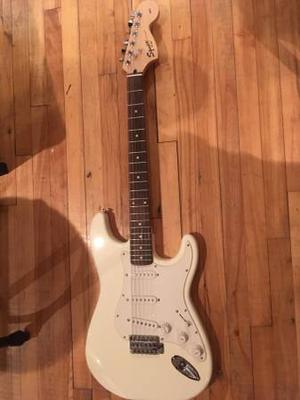 SQUIER AFFINITY SERIES STRATOCASTER STARTER PACK