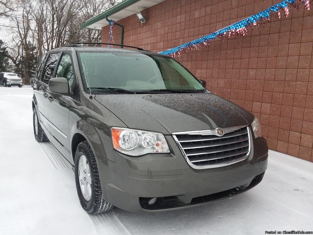  CHRYSLER TOWN & COUNTRY