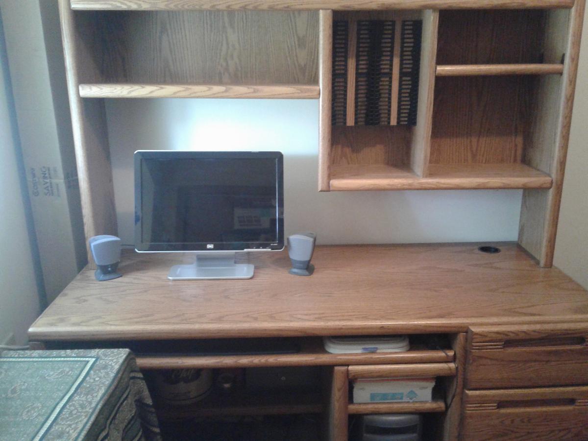 Solid oak desk with hutch, keyboard shelf, 3 drawers