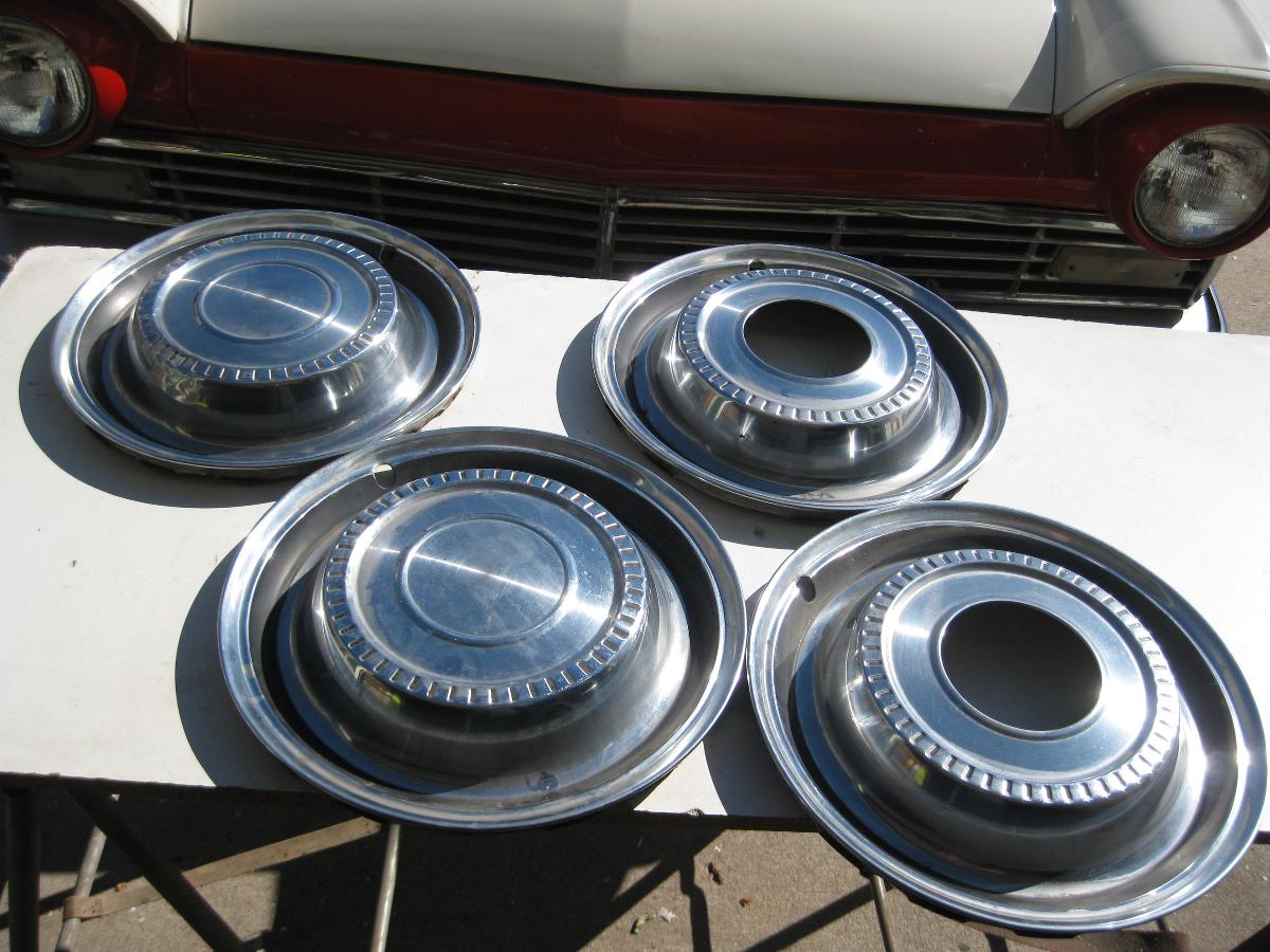 s IHC SCOUT HUBCAPS