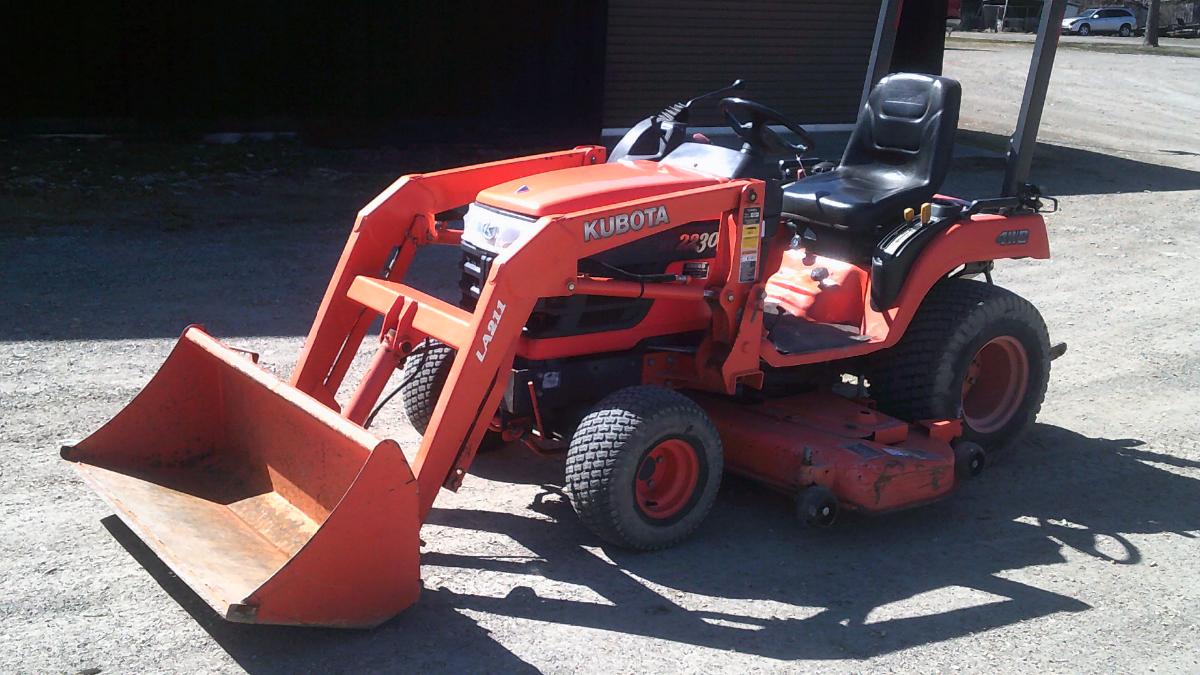 Kubota  compact tractor w/ loader and deck