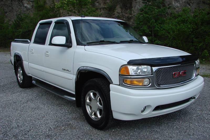  GMC Sierra  White Pickup