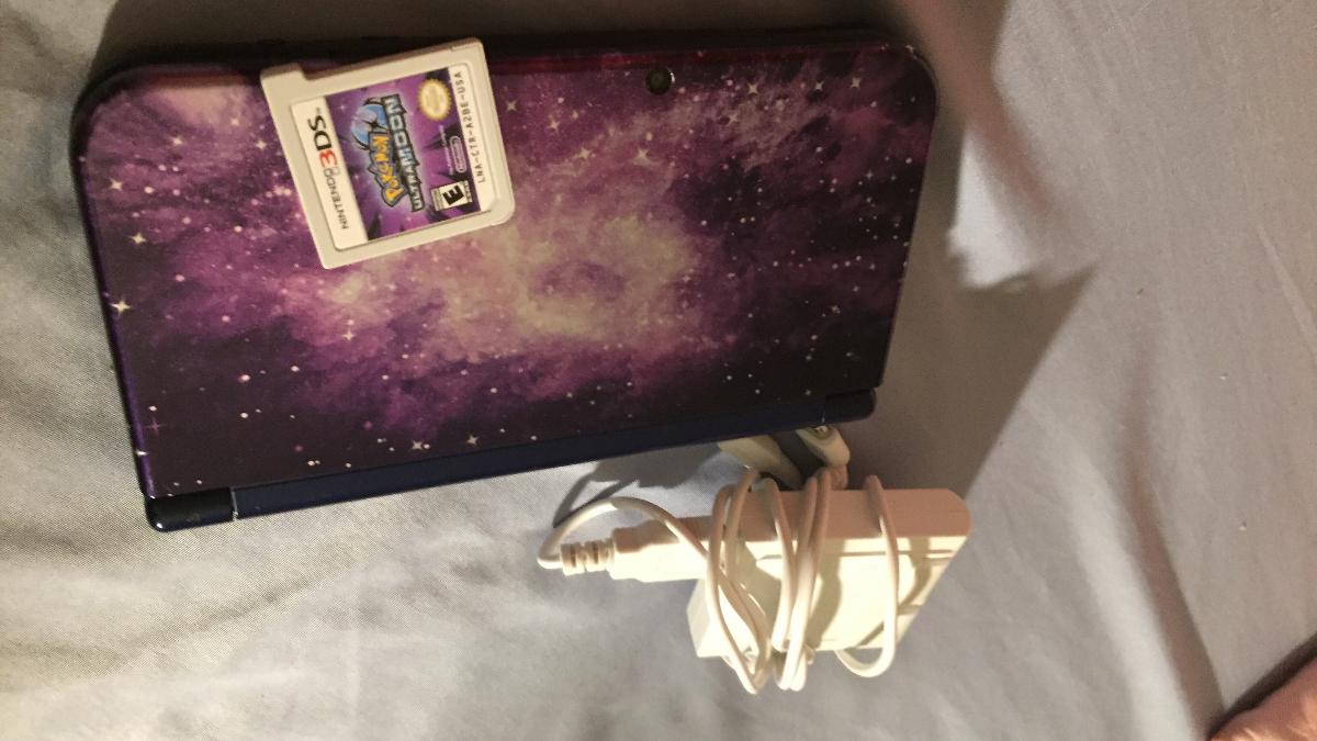 Nentindo 3ds xl galaxy style with charger and game