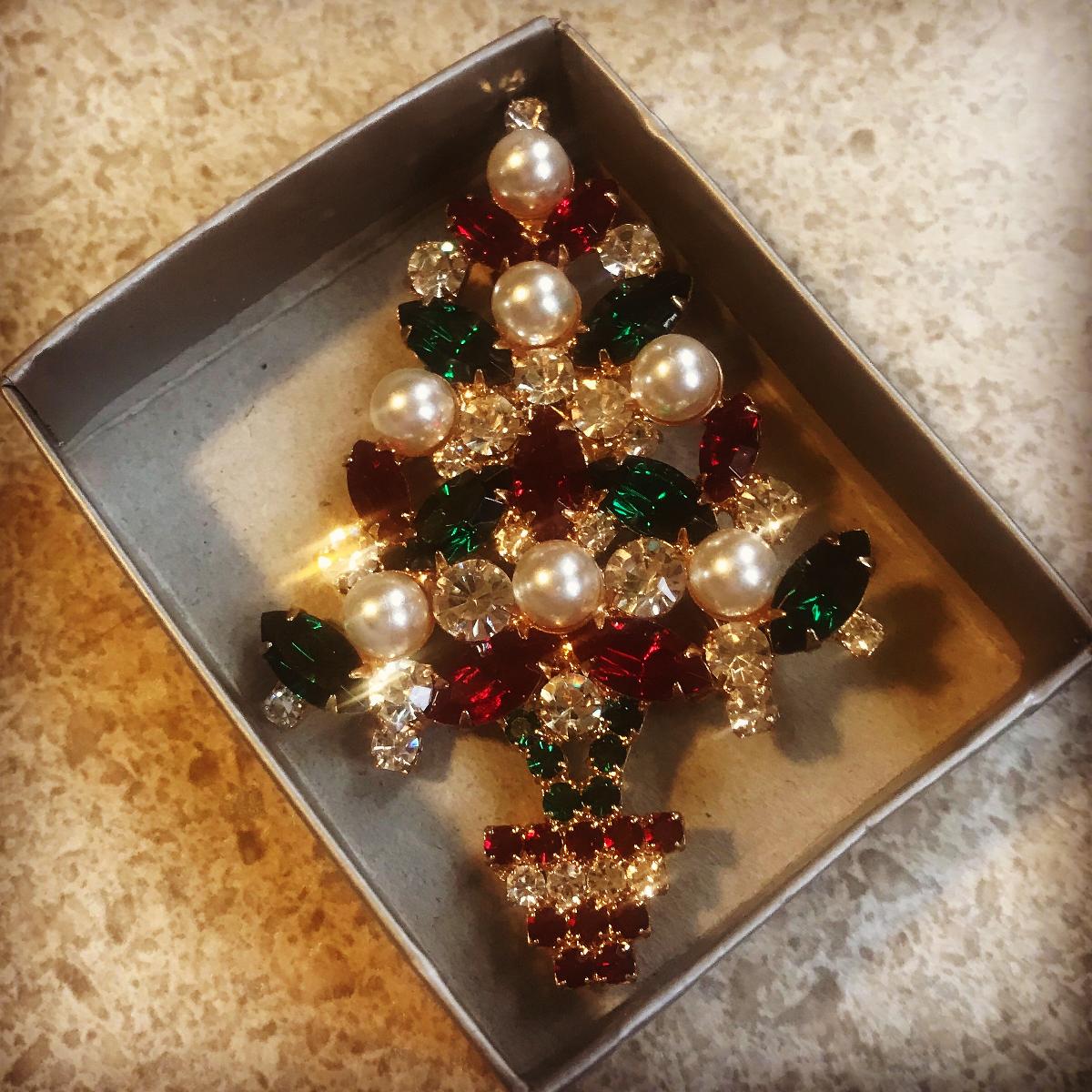 Vintage Eisenberg Ice Christmas tree pearl brooch