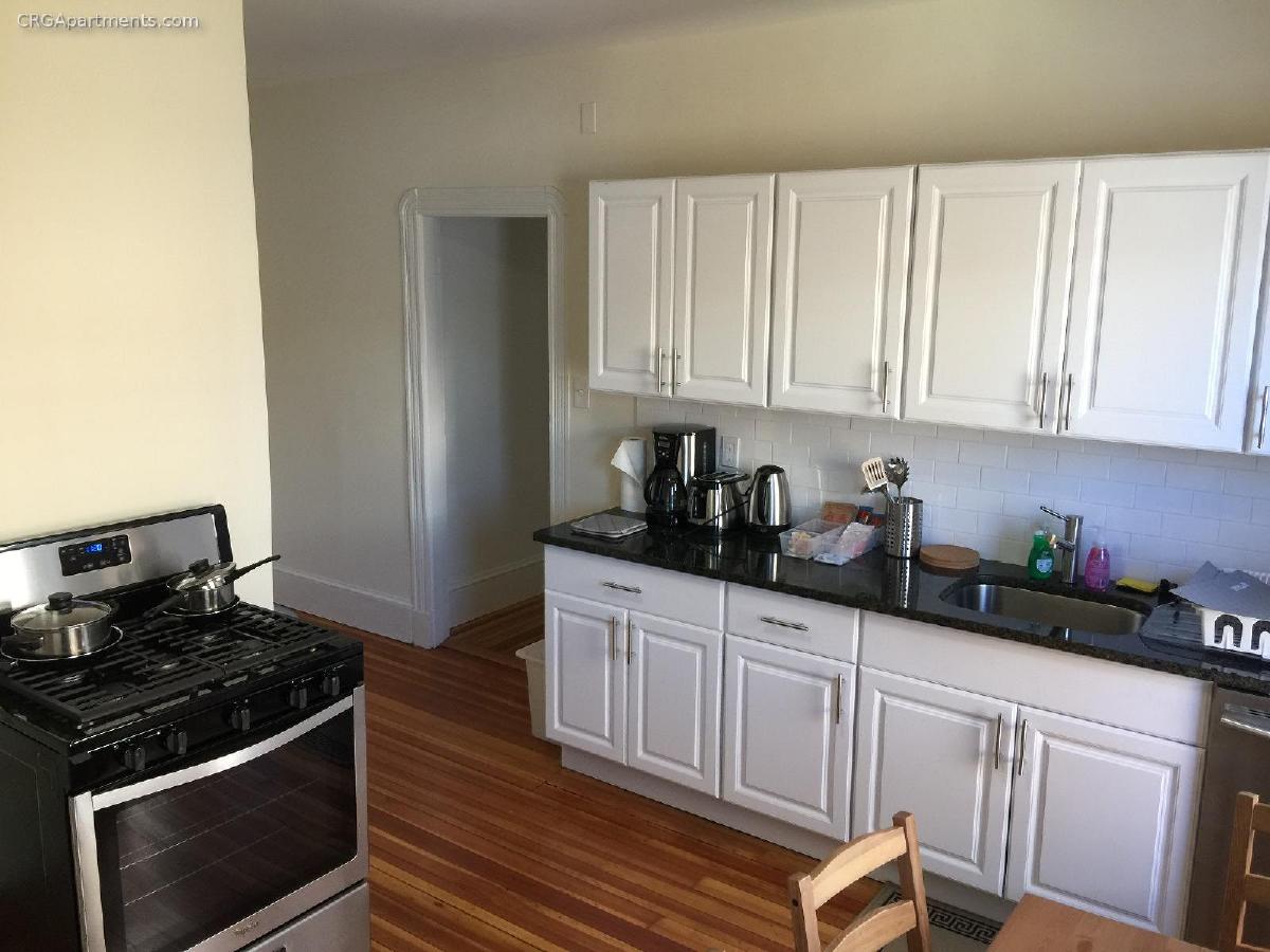Lowden Ave 4BED apt for rent