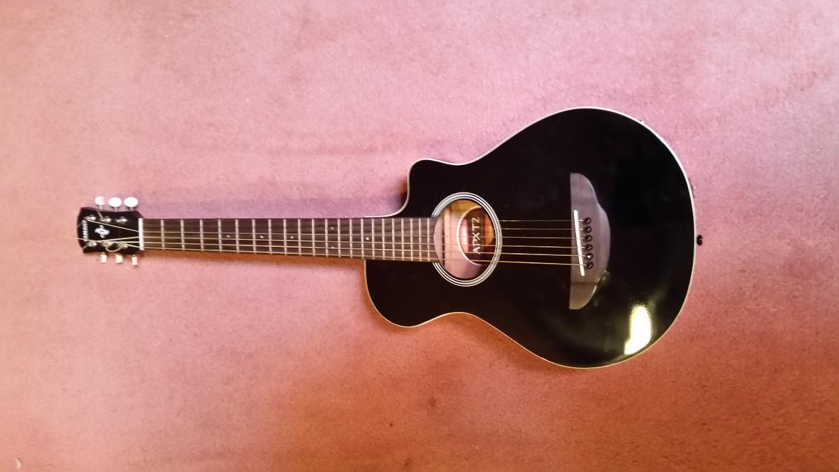 Yamaha 3/4 size acoustic-electric guitar APXT2