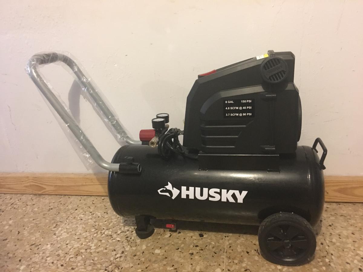 Husky 8 gallon chotdog compressor