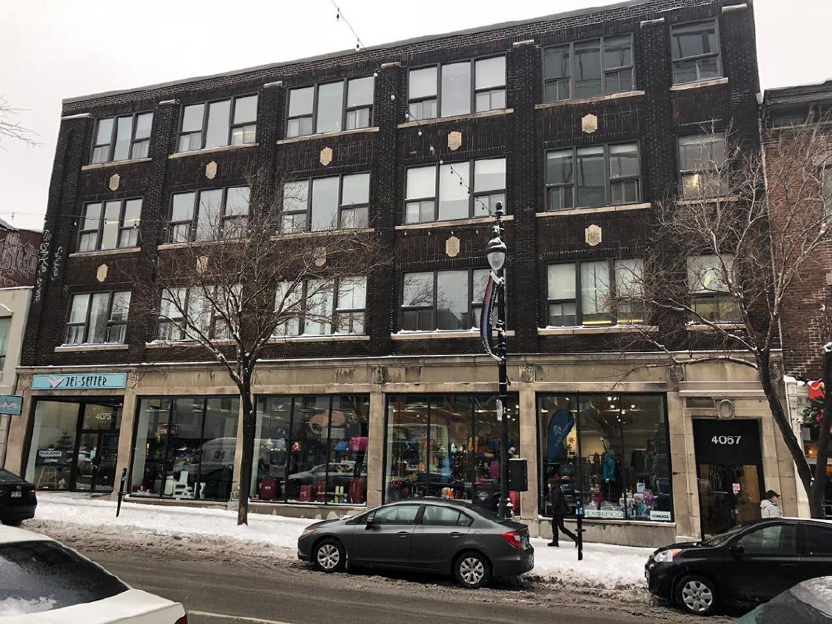 600 sqft for rent on 4th floor Corner St-Laurent/Duluth