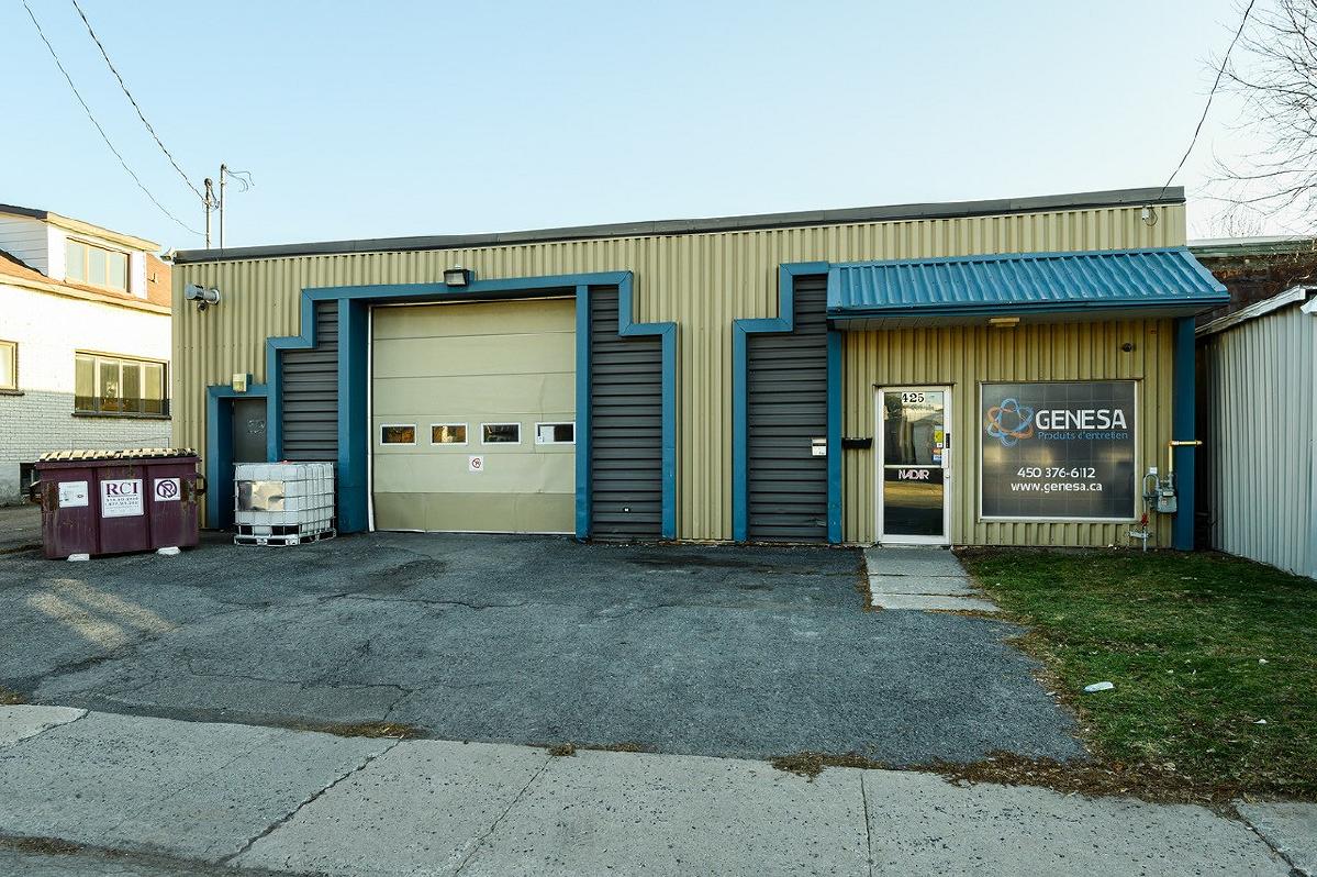 Commercial building great located in St-Jean-sur-Richelieu
