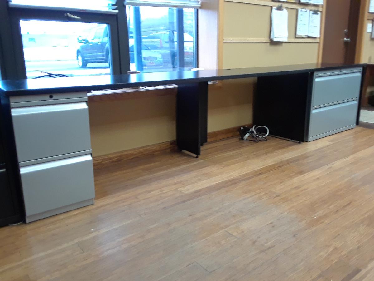 Large Workstation With 2 File Cabinets