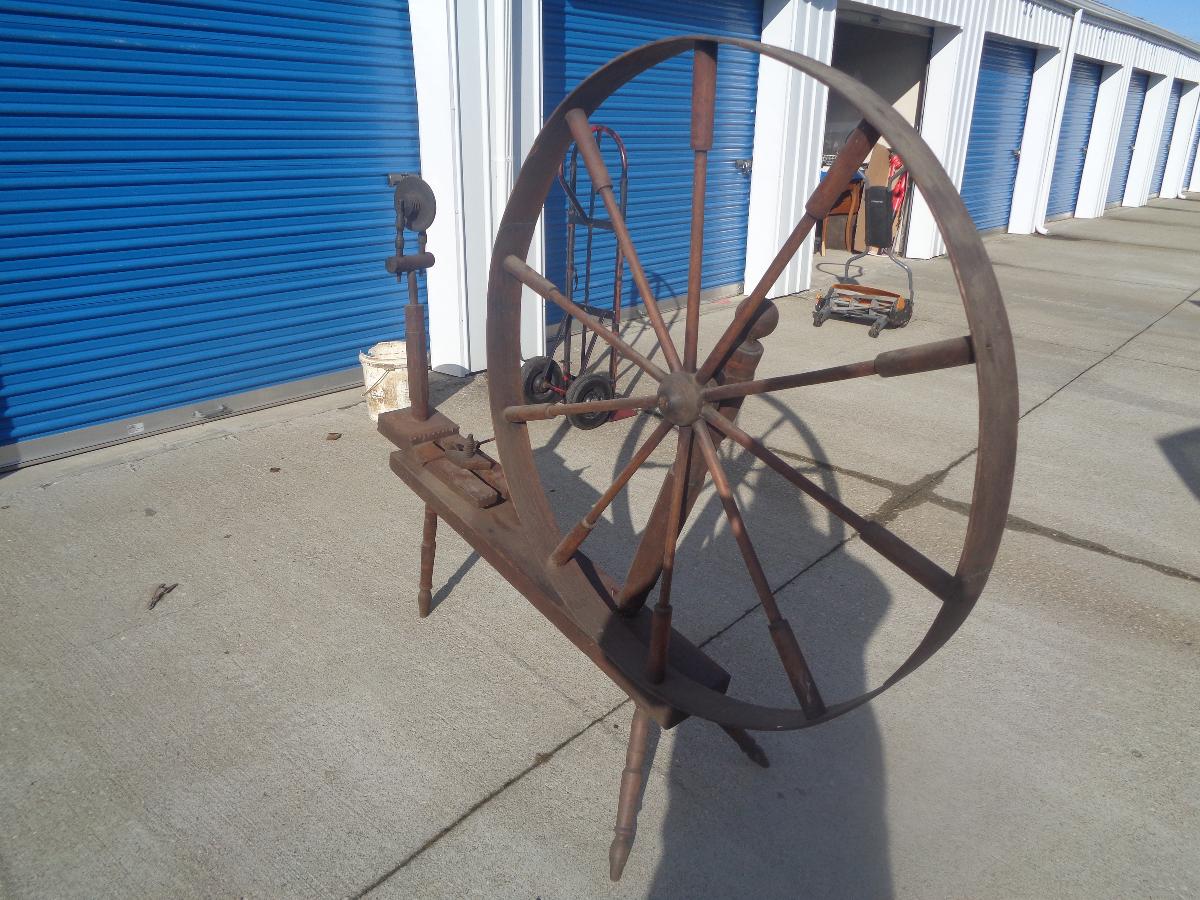 AWESOME ANTIQUE PRIMITIVE SPINNING WHEEL