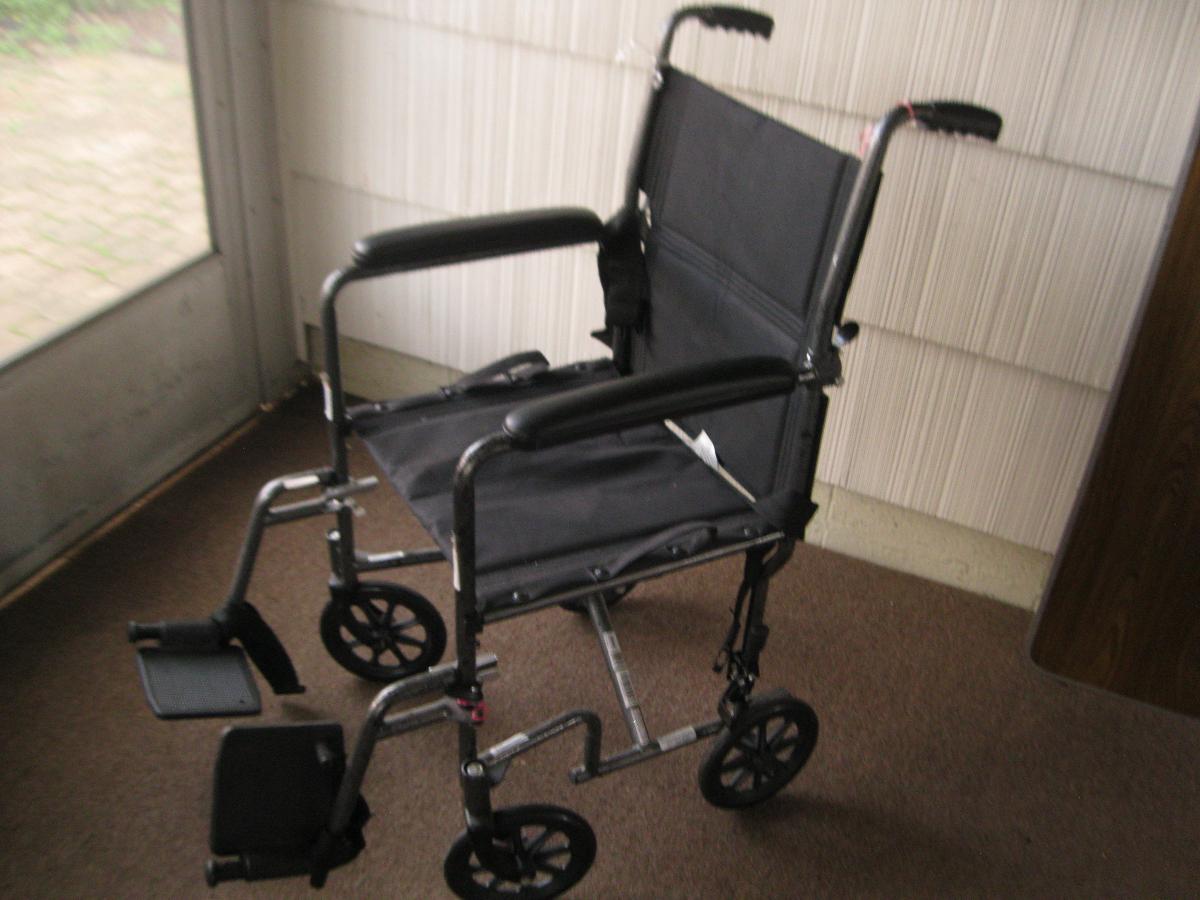 deluxe wheel chair