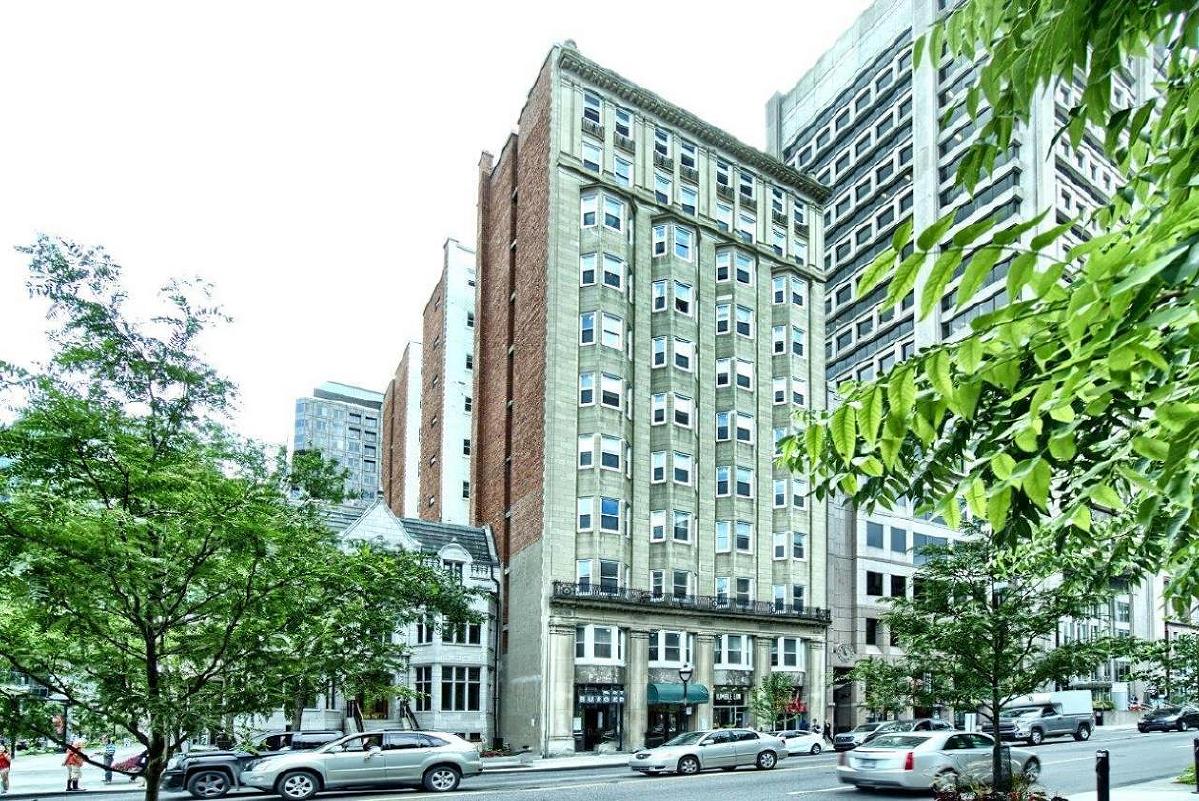 Upscale apartment facing McGill University for rent