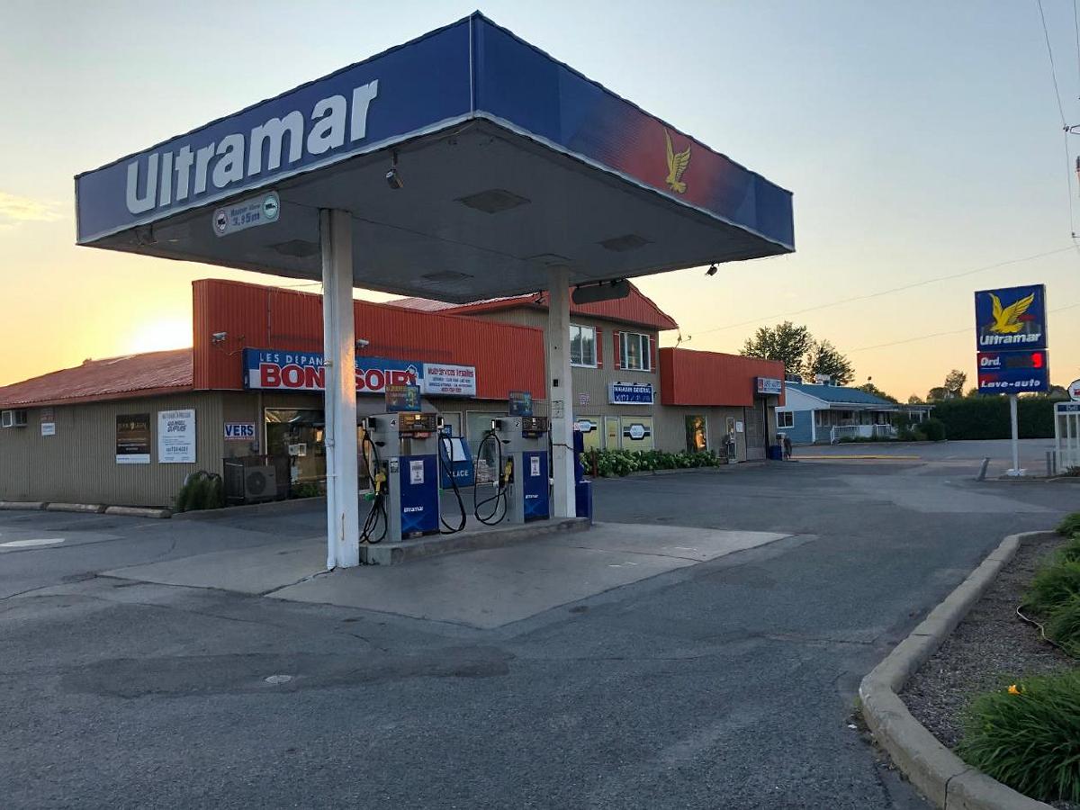 Ultramar service station, Convenience store and