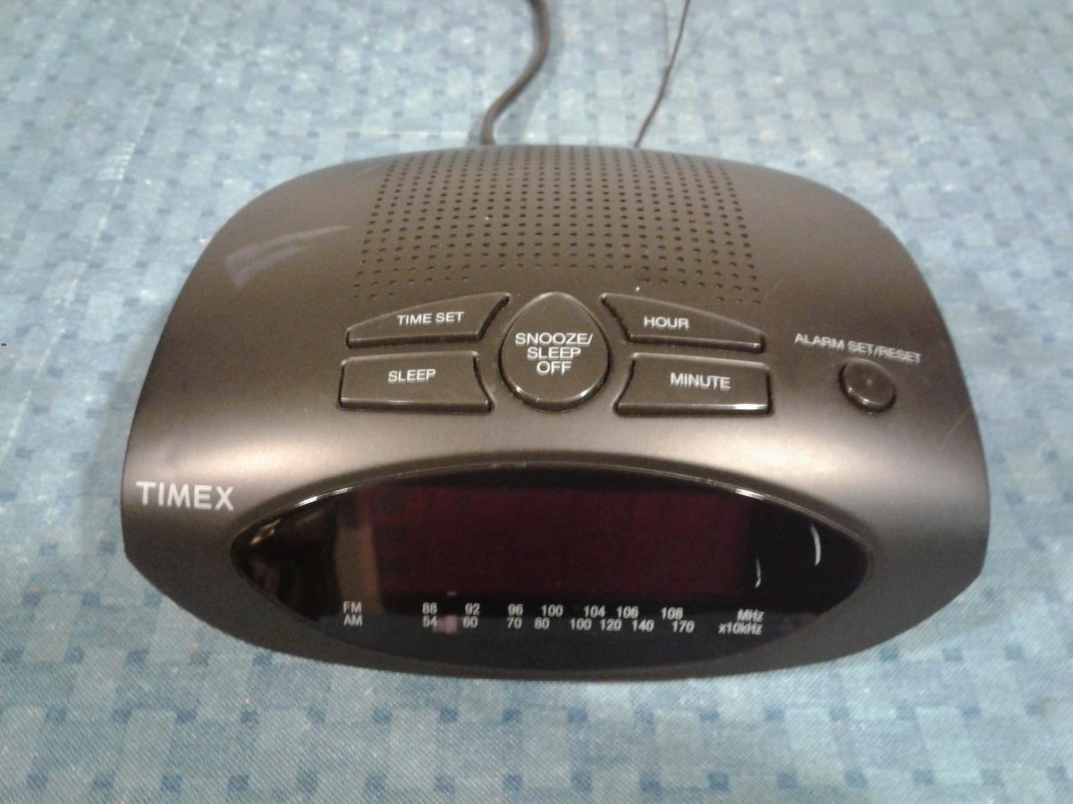 TIMEX LARGE DISPLAY RADIO ALARM CLOCK