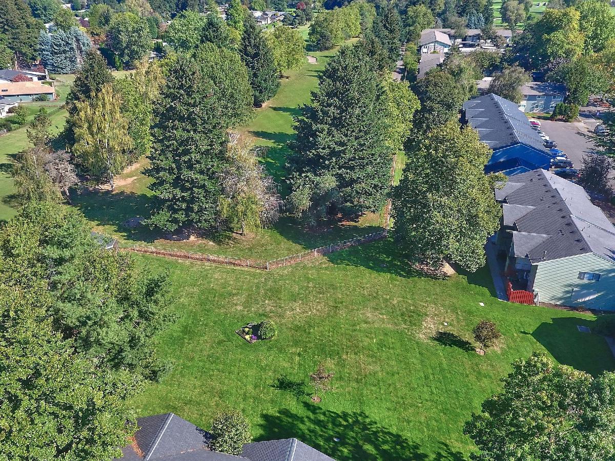 Updated Golf Course Condo Living