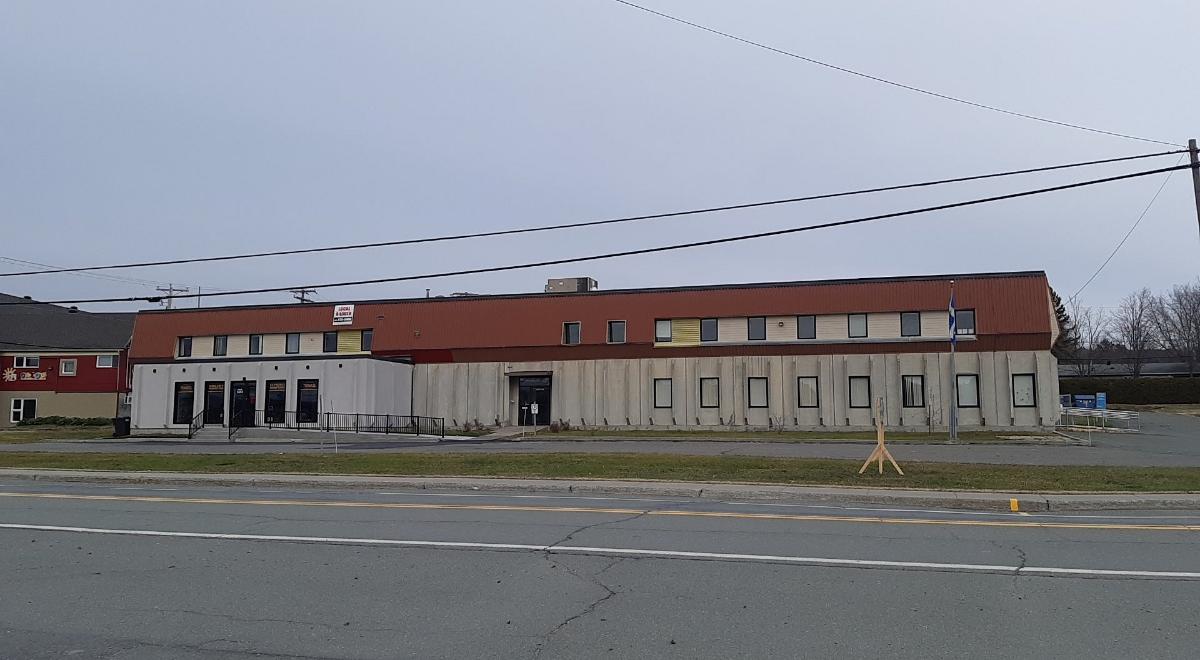 Building for sale and space for rent Beauce on main road