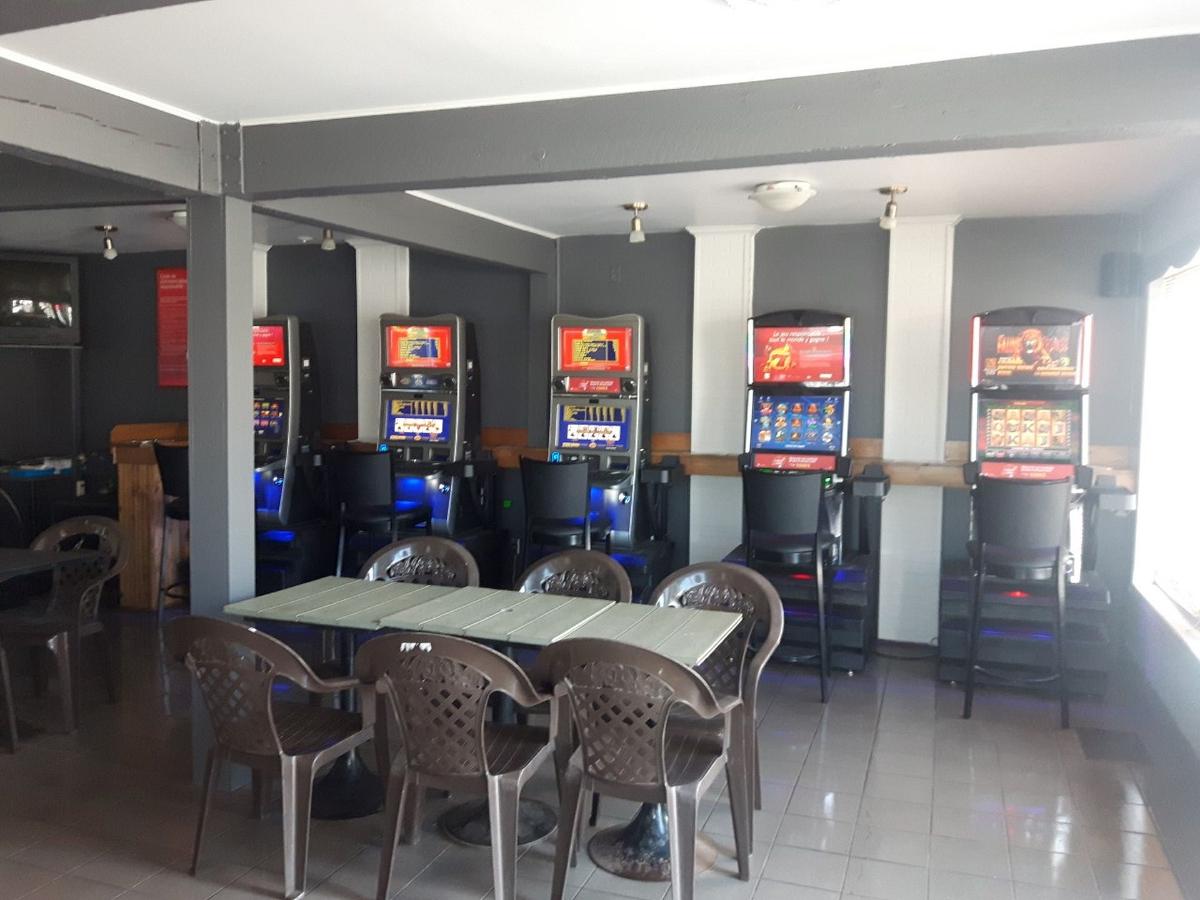 Building with bar and 5 video poker machines (owned by