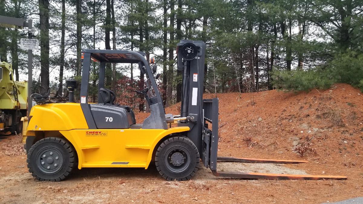 Heavy Duty Forklift with only 165 hours for sale