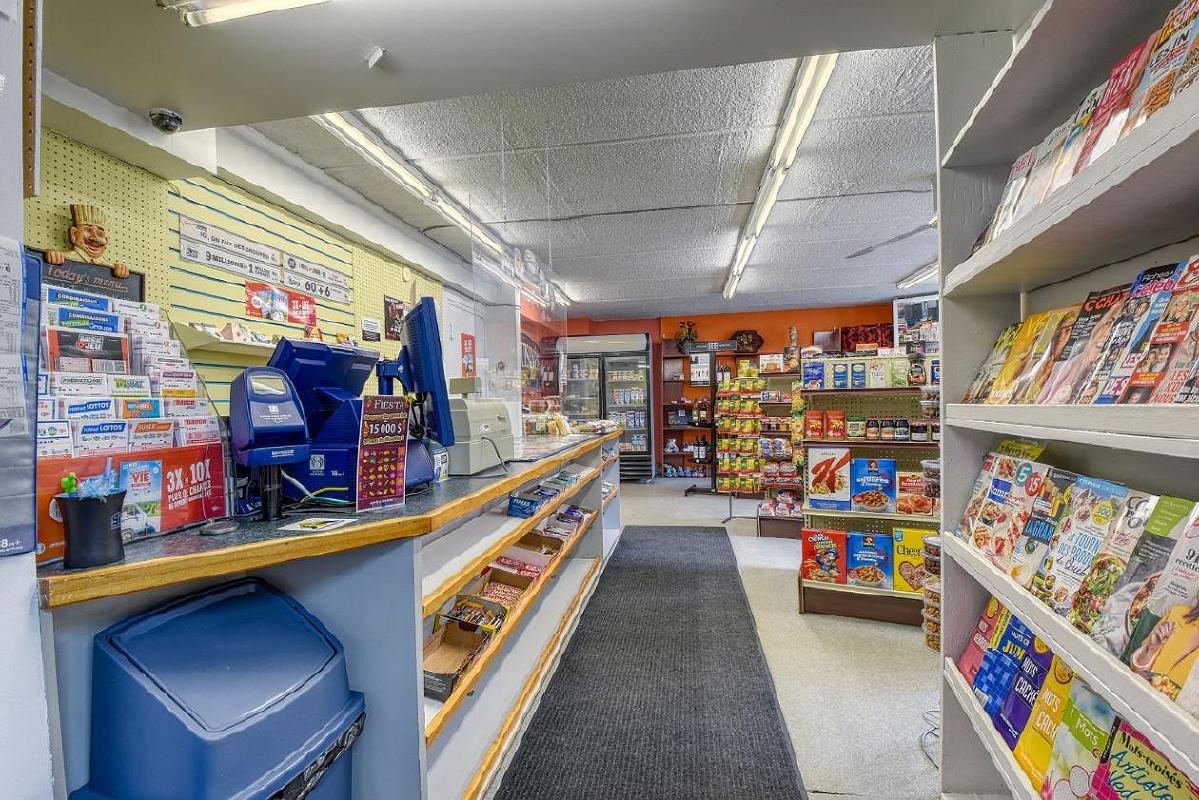 *** Convenience store for sale Laval *** A must see!