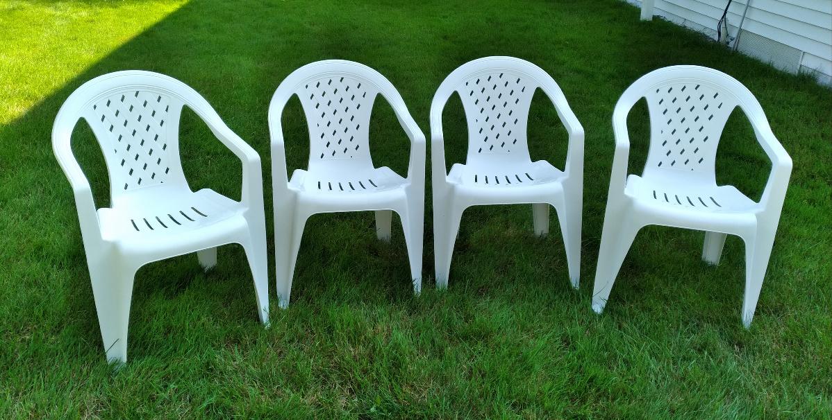 PATIO/POOL WHITE RESIN STACK CHAIRS-4/NEW