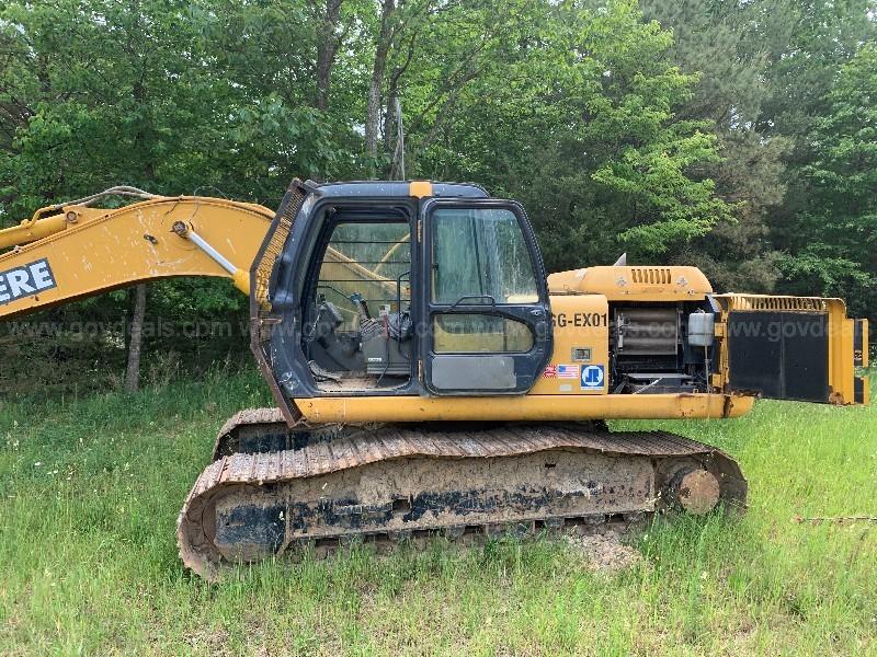  John Deere 200LC Excavator