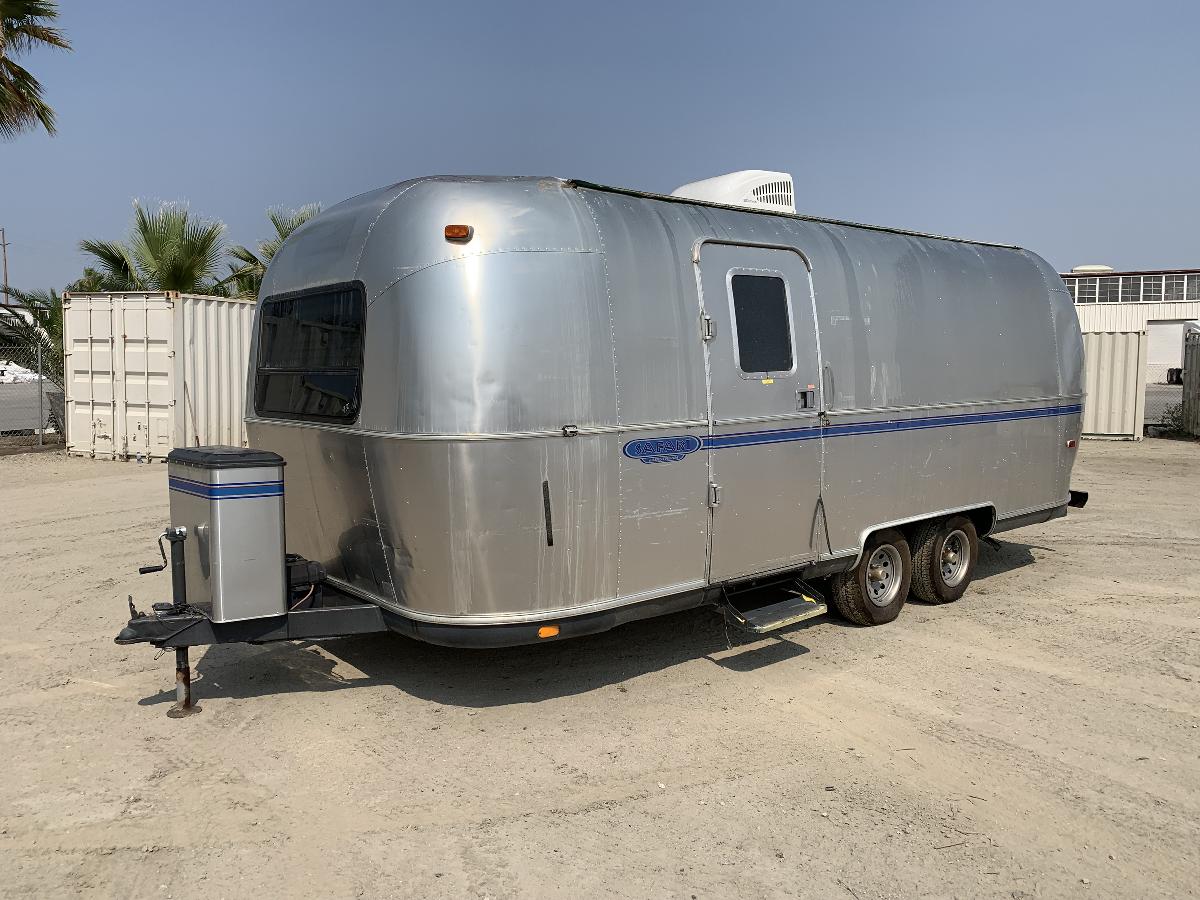 ** AIRSTREAM SAFARI TRAVEL TRAILER #