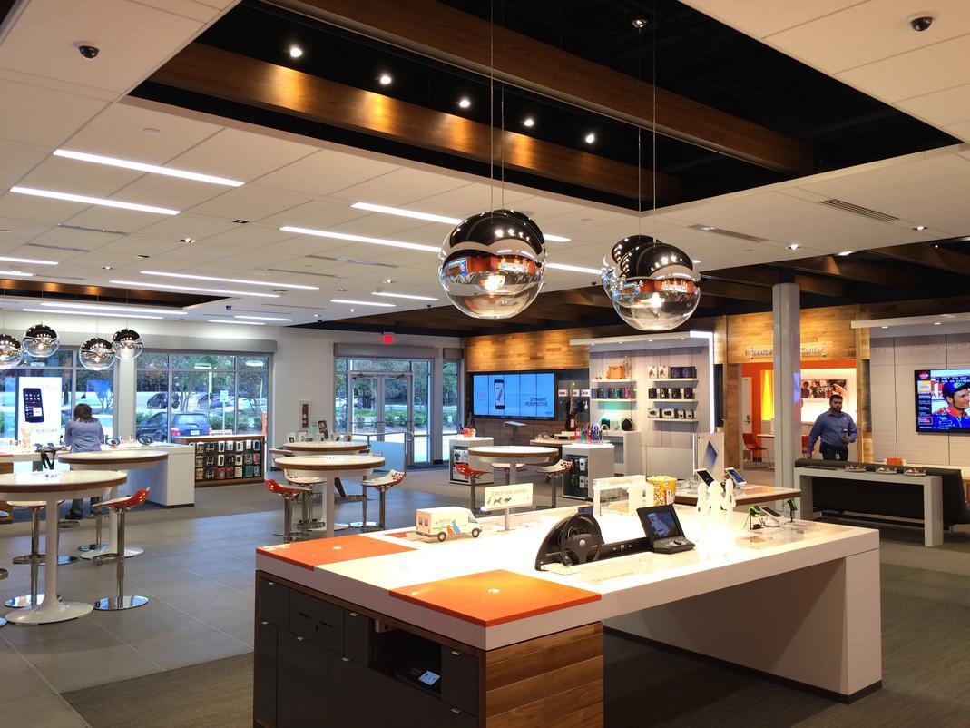 AT&T is hiring a Retail Assistant Store Manager in Medford,