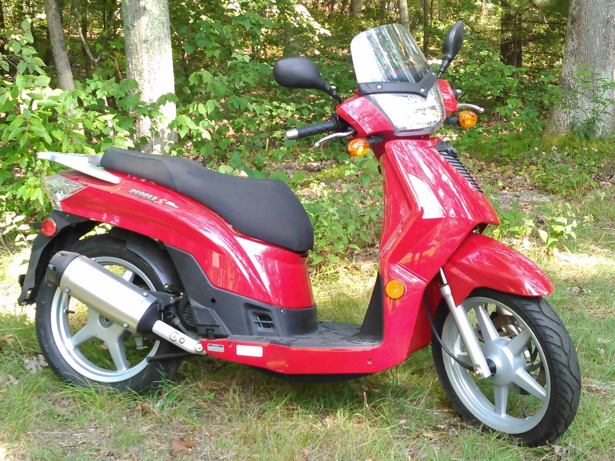 Kymco People S 50 scooter