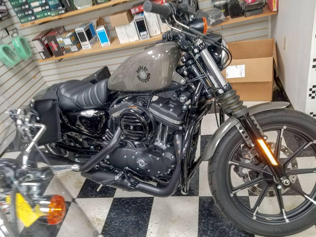  Harley Sportster XL883N