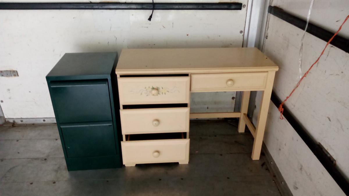 Small desk and 2 drawer file cabinet