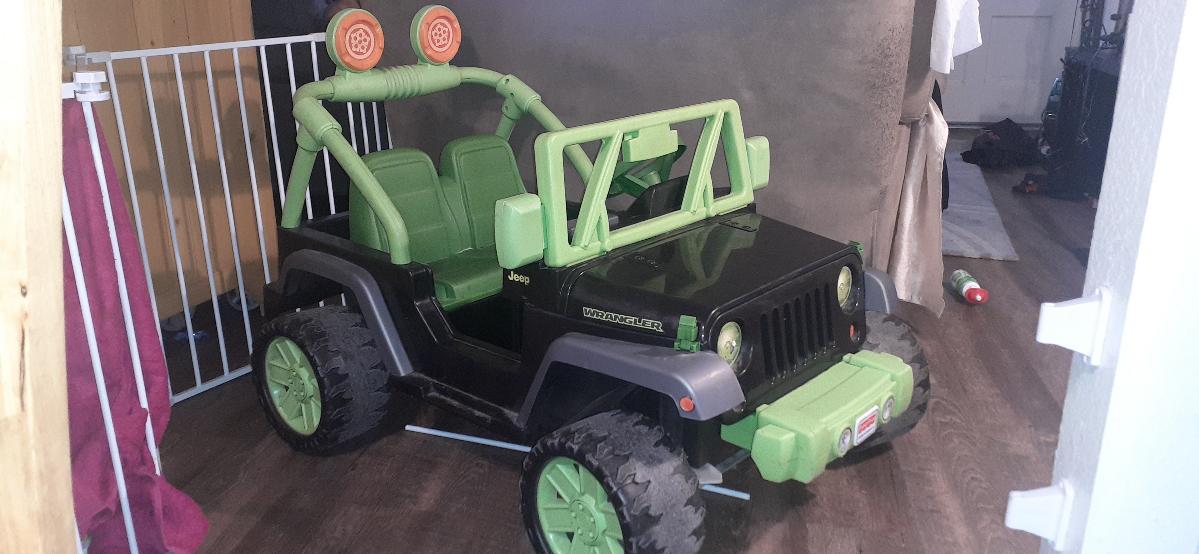 Power Wheels Jeep (kids ride on toy)