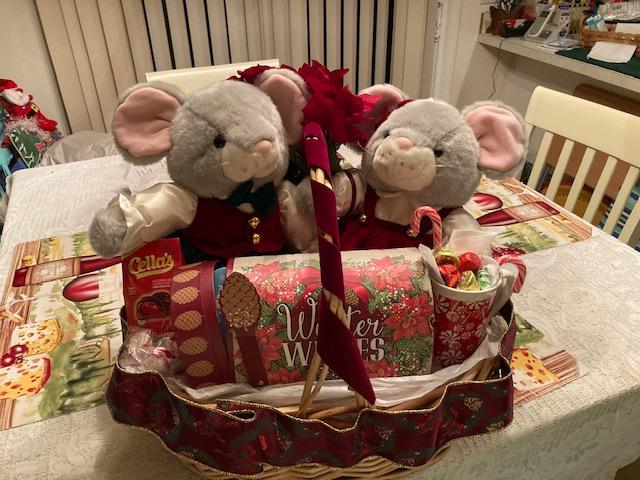 Christmas mice lovers basket