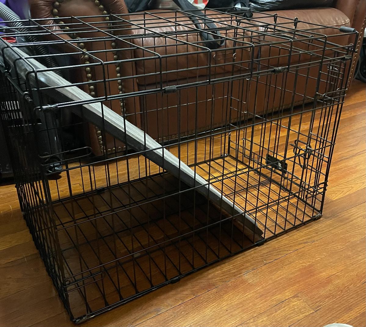 Moving Sale: Metal animal cage in great condition